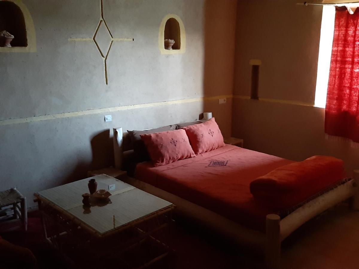 ホテル Kasbah Izoran ミデル エクステリア 写真