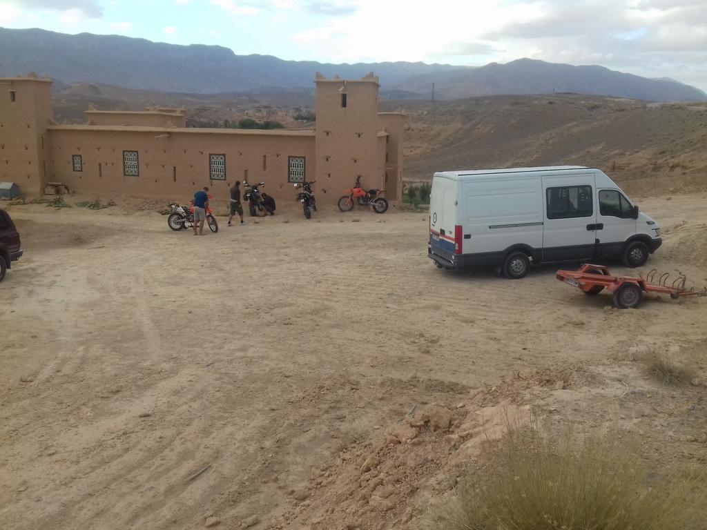 ホテル Kasbah Izoran ミデル エクステリア 写真