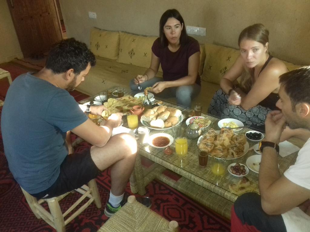 ホテル Kasbah Izoran ミデル エクステリア 写真