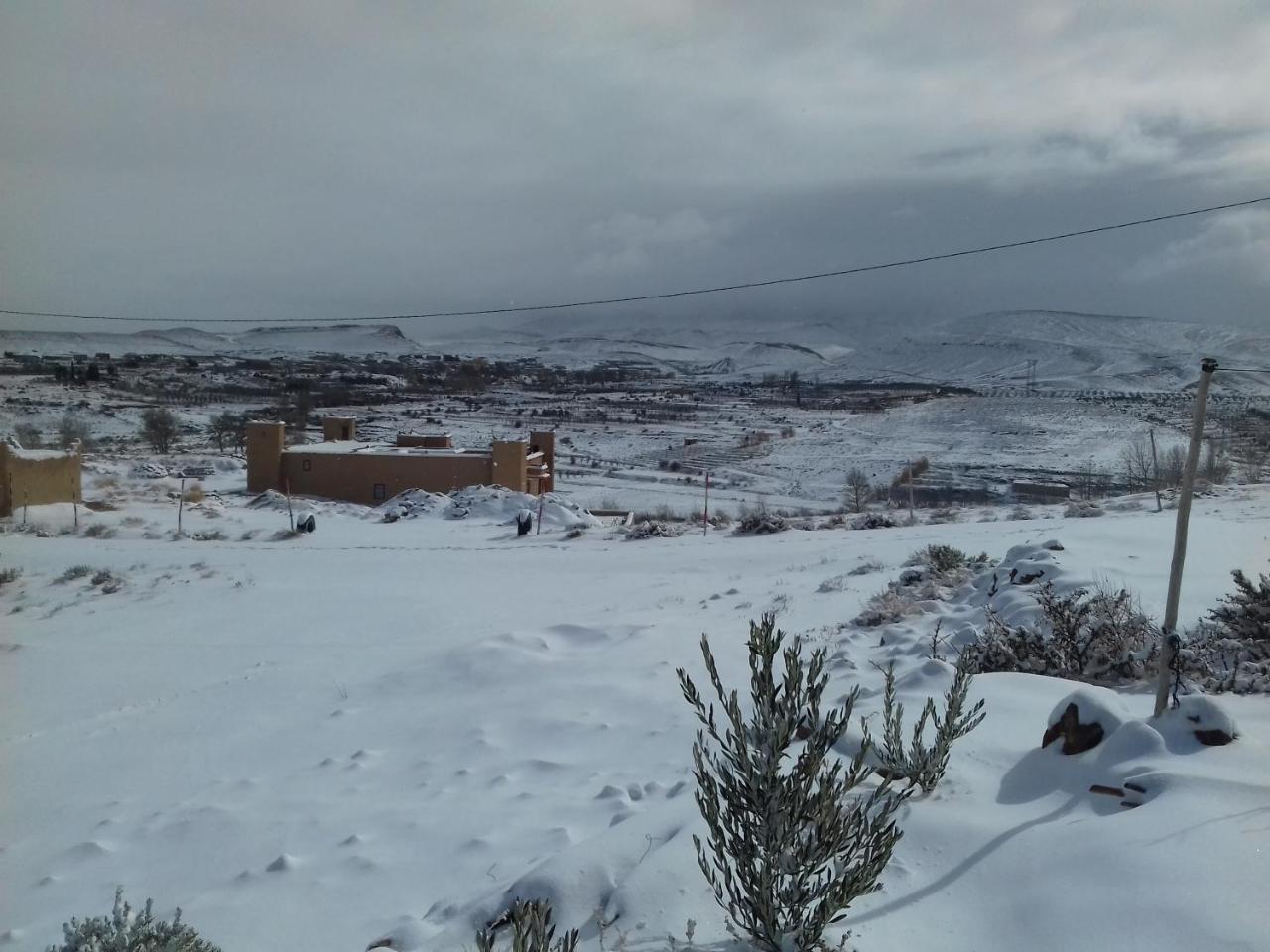 ホテル Kasbah Izoran ミデル エクステリア 写真